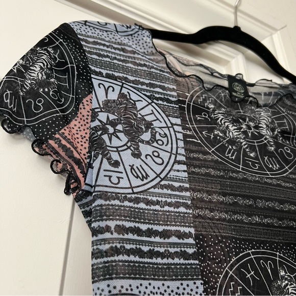 UO zodiac mesh crop tee - Picture 2 of 4